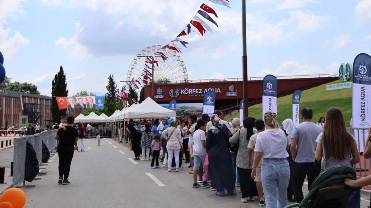 10 günde 189 bin 760 kişi gitti ama bitmiyor: Para vermek için sıraya girdiler